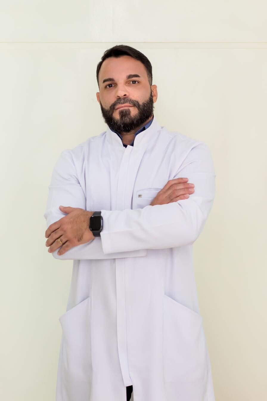 Dr. Décio Henrique — Farmacêutico Bioquímico e criador da Metodologia H.T.L.